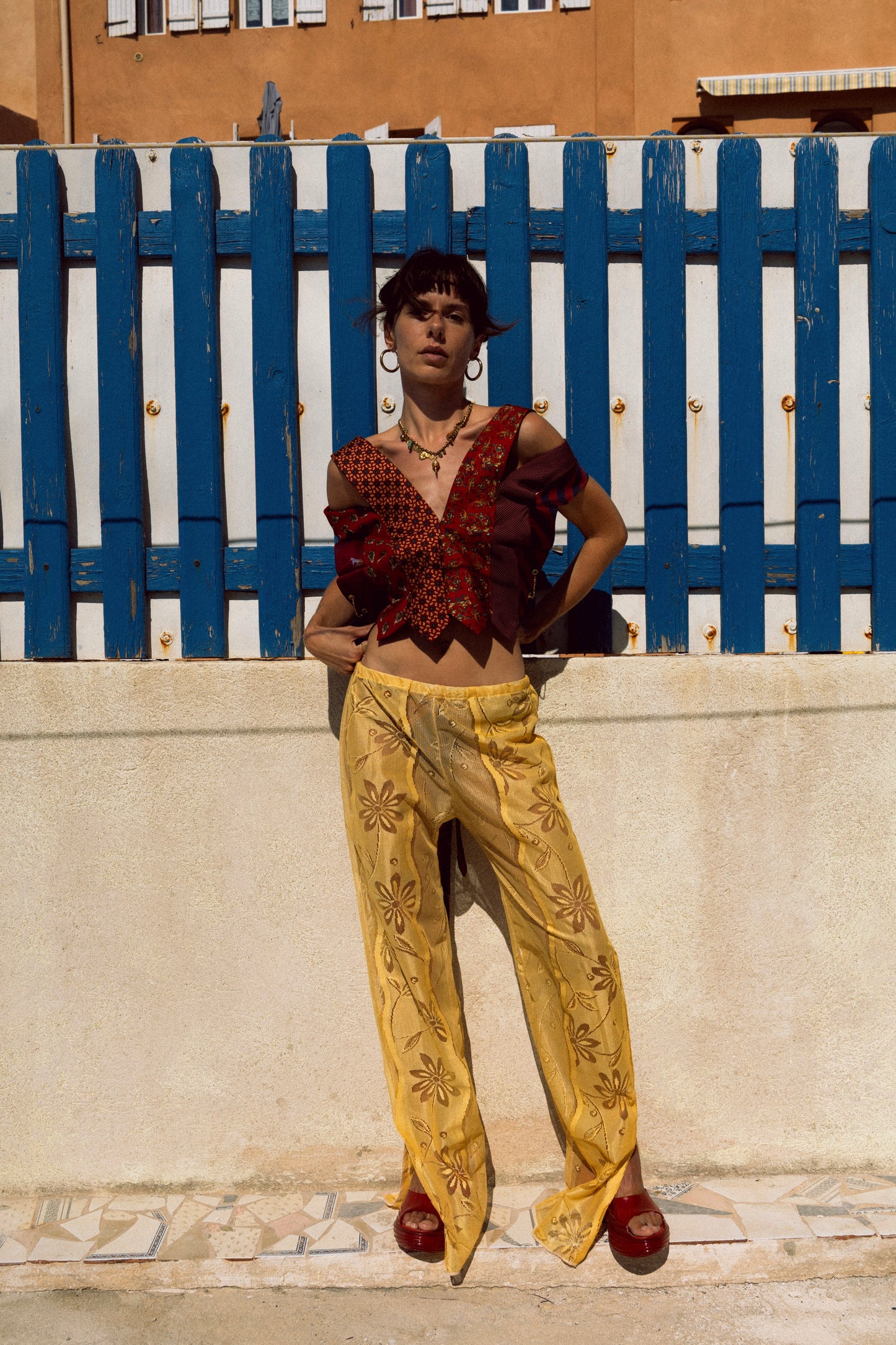 LE PANTALON EN DENTELLE