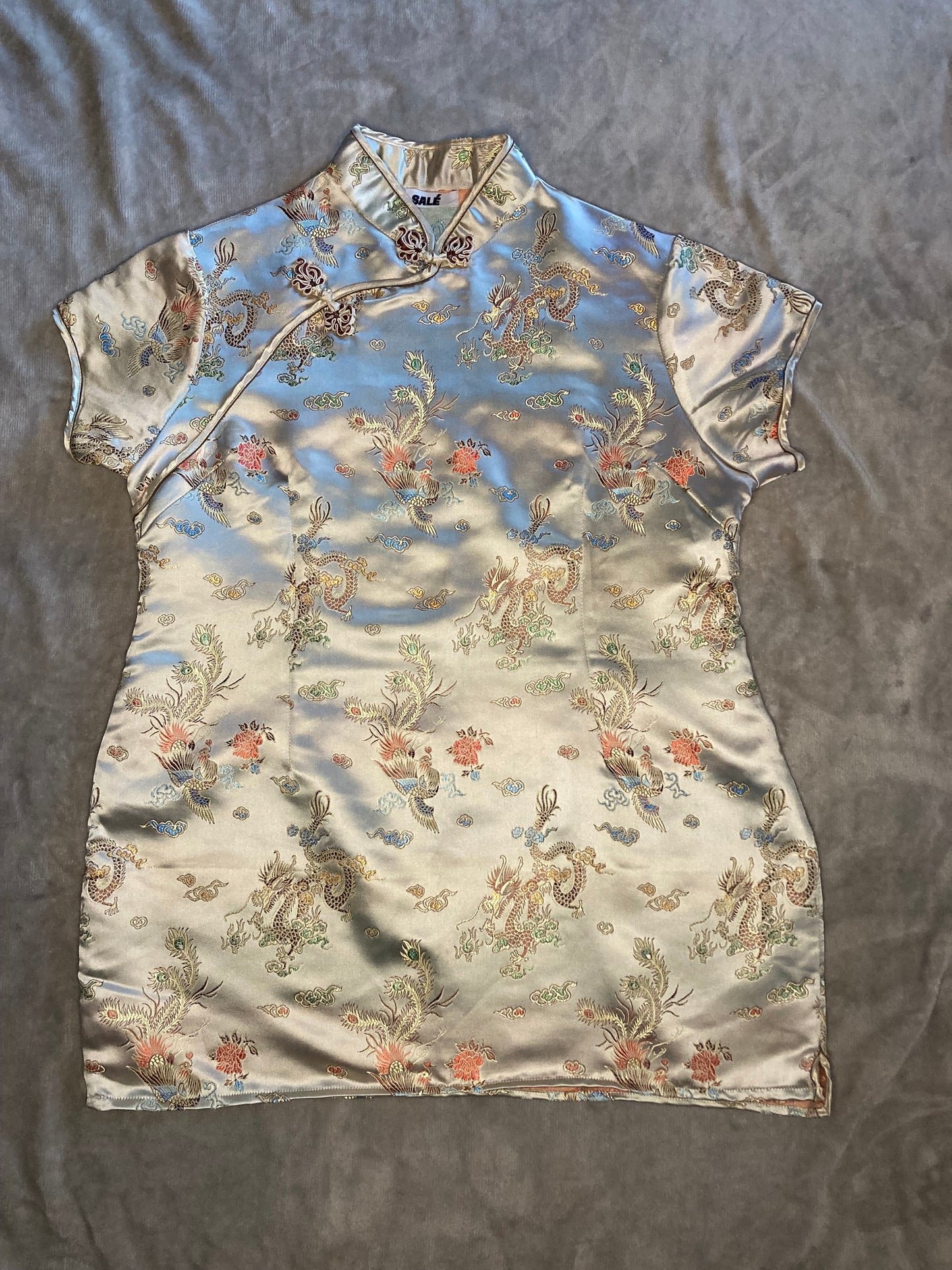 LA MINI ROBE ASIATIQUE DORÉE